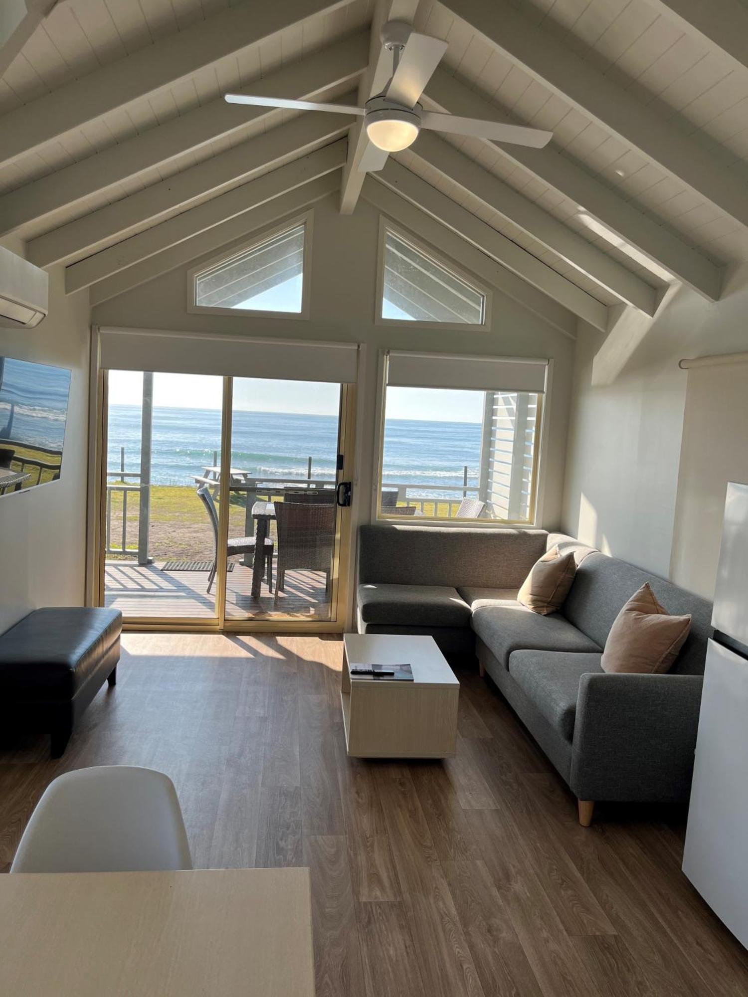 Blue Lagoon Beach Resort Bateau Bay Exterior foto